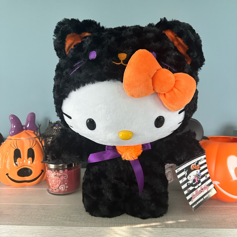 🕸️SOLD Hello Kitty Halloween Black Cat Door Greeter Plush🕸️ - Picture 4 of 4